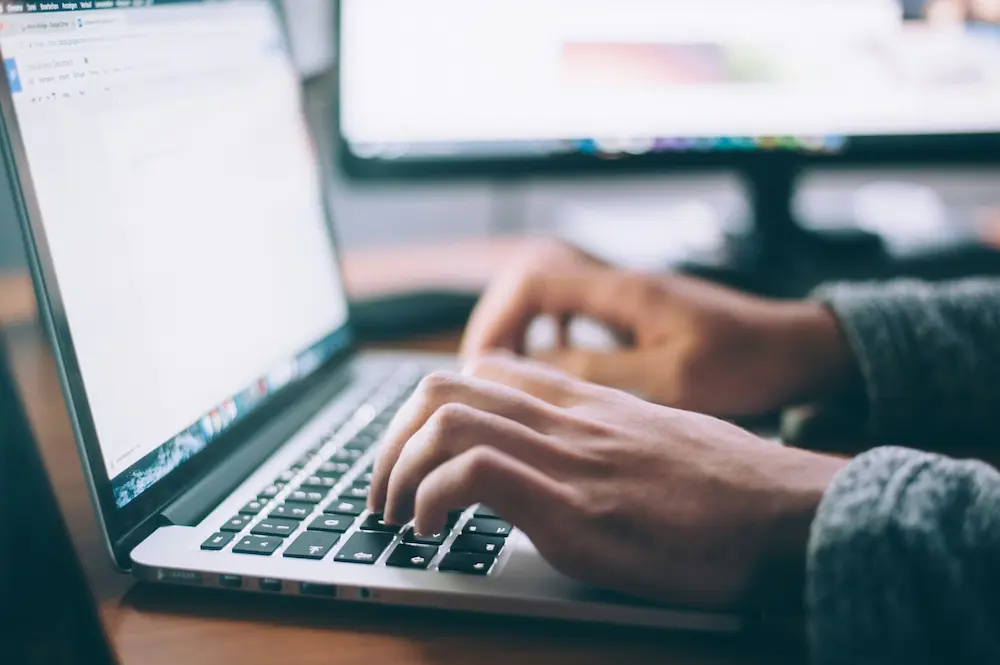 ¿Qué son los servidores DNS y por qué son esenciales para navegar por internet?